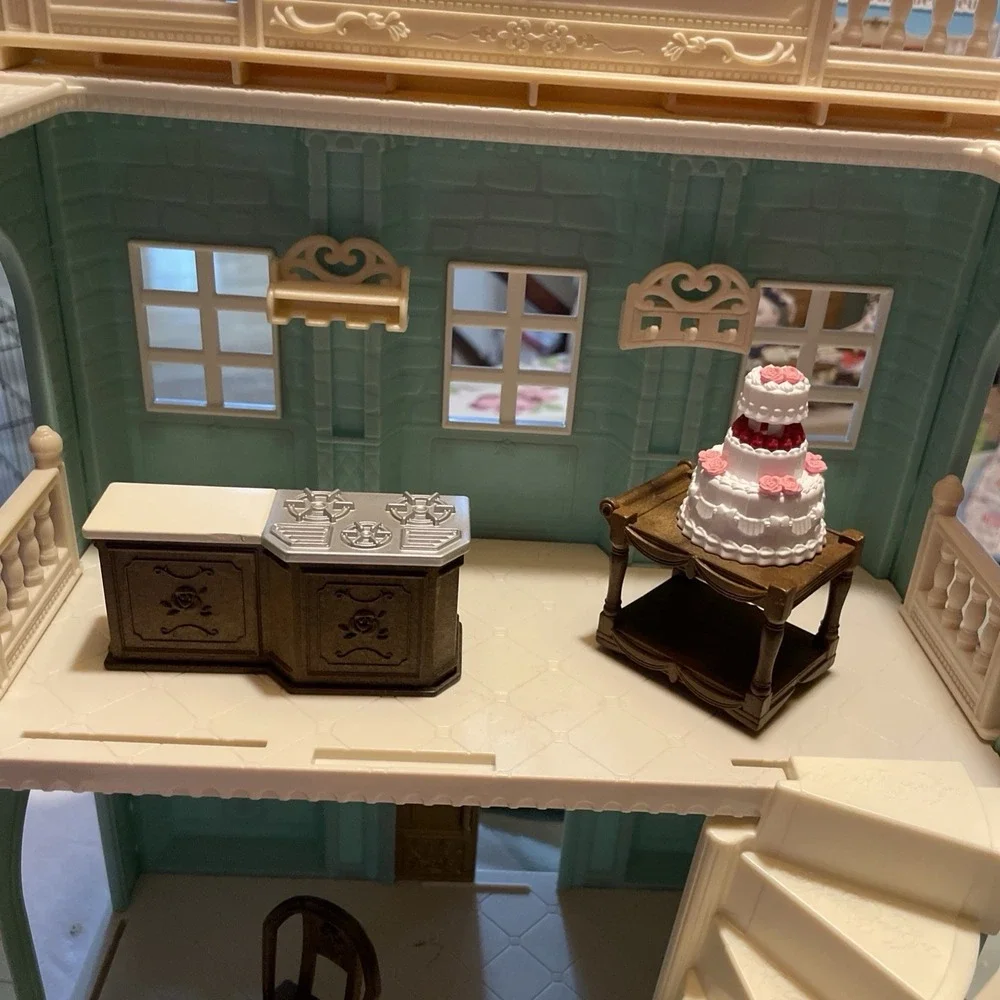 Sylvanian Families Calico Critter Town Series Delicious Restaurant Play-set Read